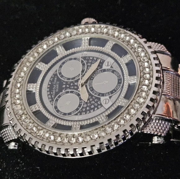 ICED OUT TIME SILVER AND BLUE MENS WATCH - Picture 5 of 5